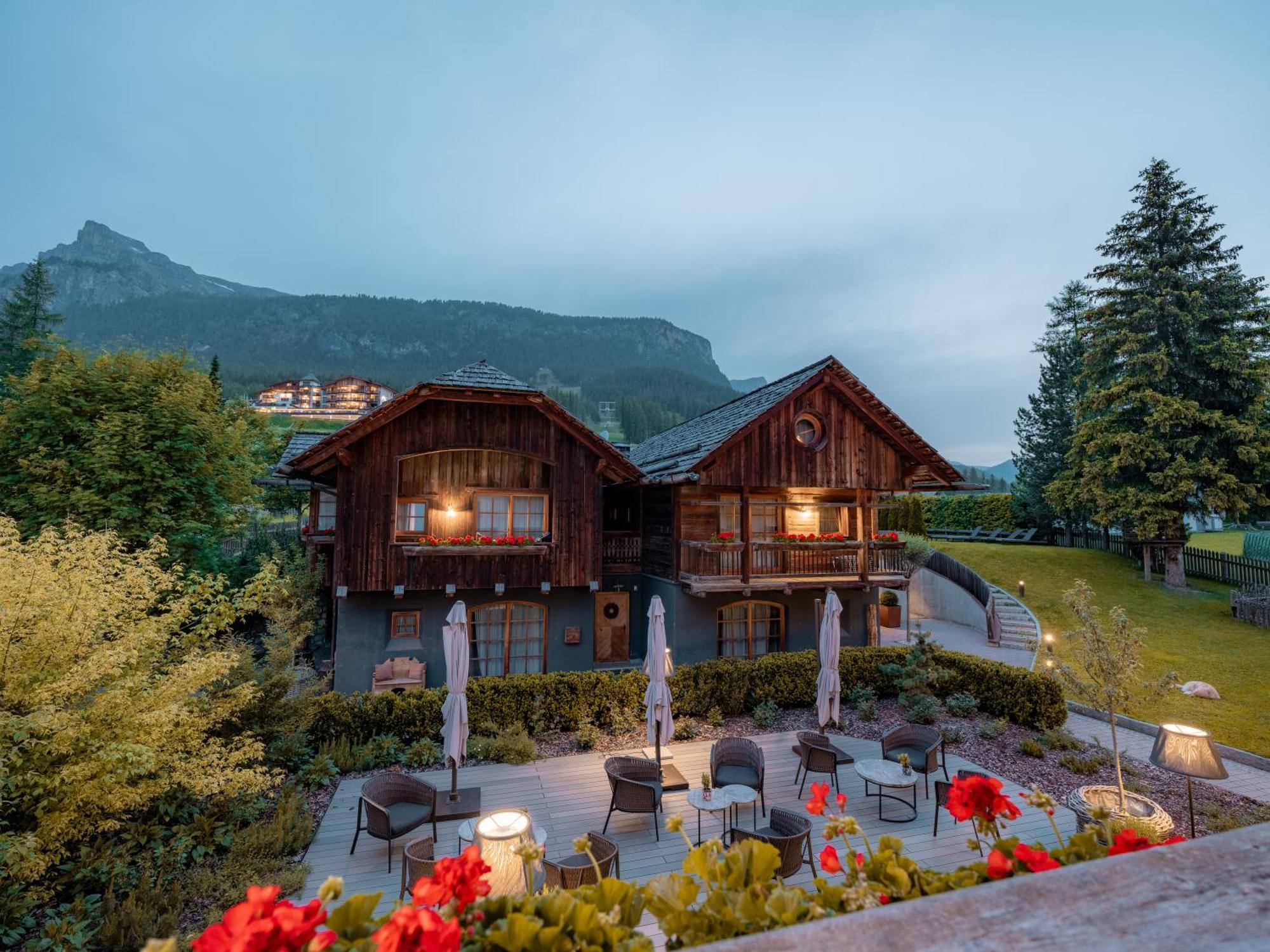 Sportony Mountain Lodges La Villa  Bagian luar foto