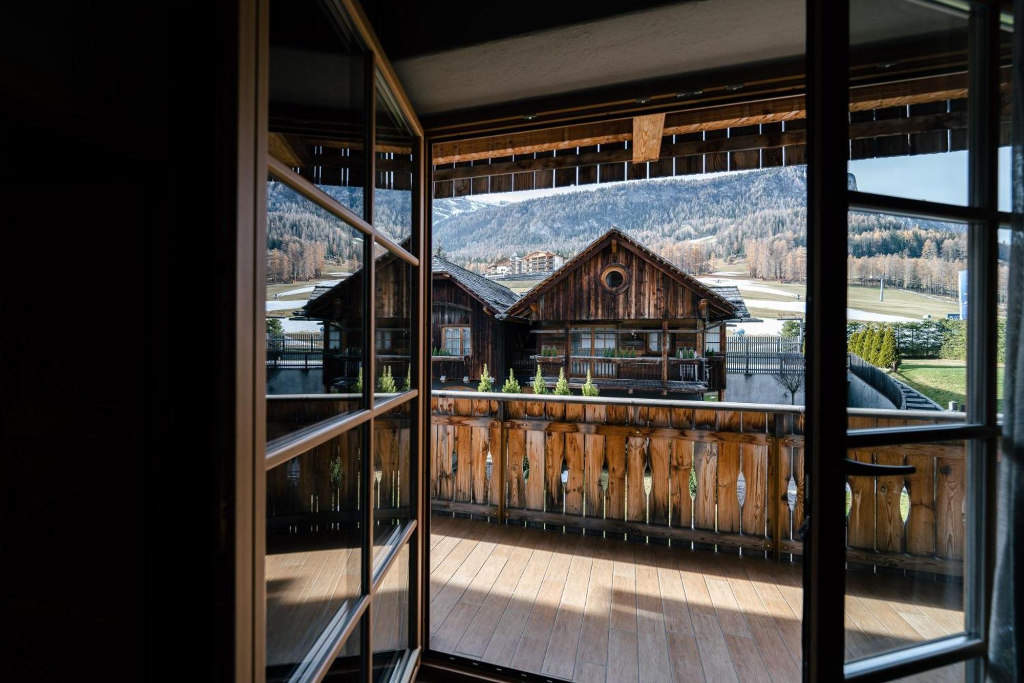 Sportony Mountain Lodges La Villa  Bagian luar foto